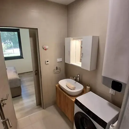 Fenyvesliget Iii Daire *