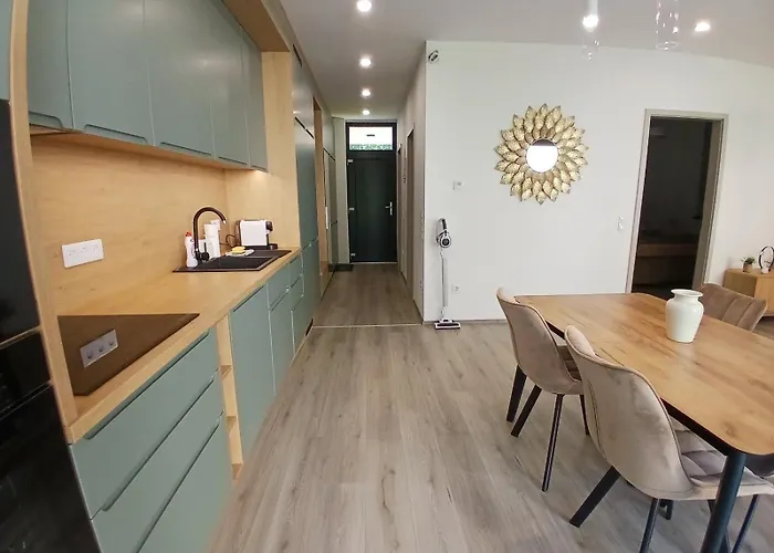 Fenyvesliget Iii アパート *